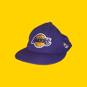 Adidas Men’s (OS) LA Lakers Purple Hat
